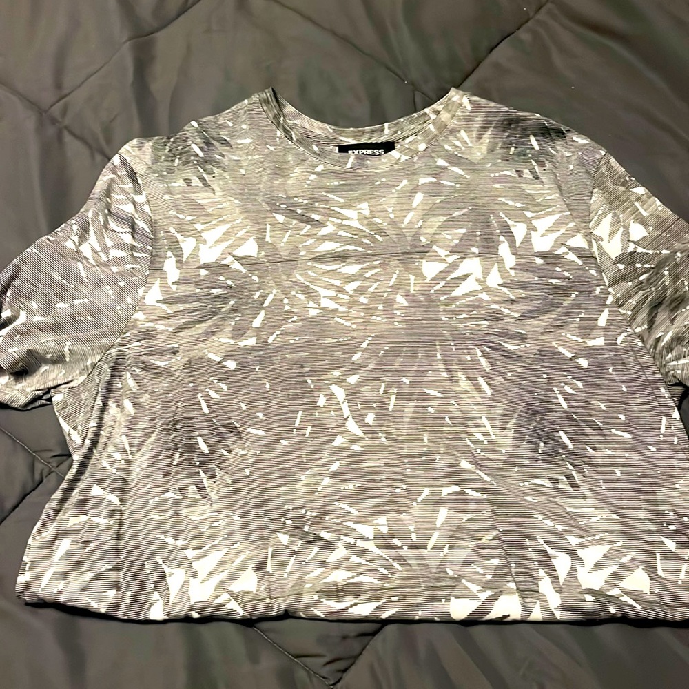 Men’s Express short sleeve summer T Shirt size L